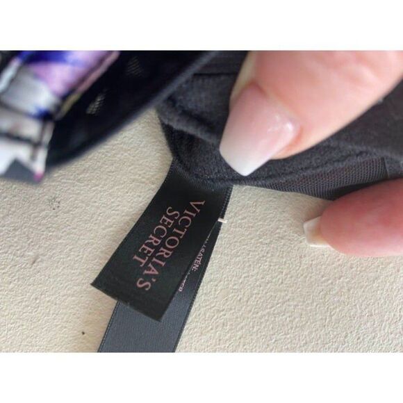 Victoria's Secret Corset (32 D) - Picture 5 of 7